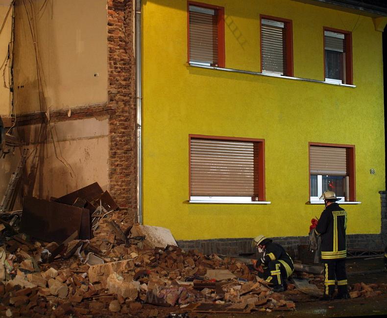 Hausexplosion Bruehl bei Koeln Pingsdorferstr P320.JPG